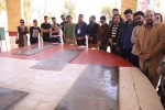 ادای احترام داوران و بازیگران جشنواره شرهانی دهلران به 5 شهید گمنام این شهر 12