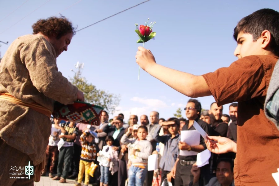 نمایش او می آید