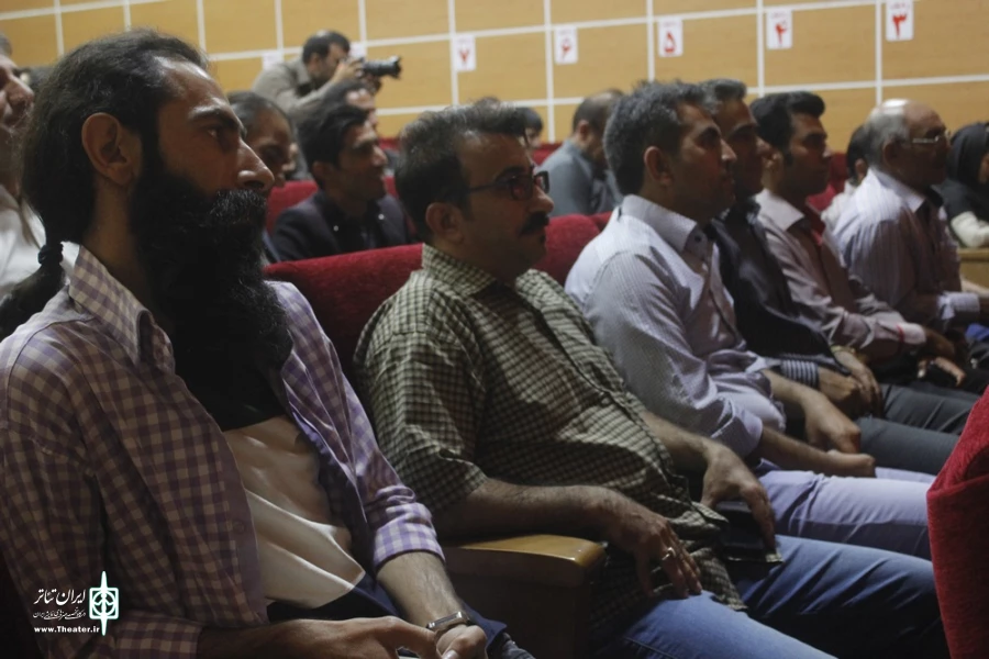 نشست هم اندیشی هنرمندان تئاتر استان ایلام