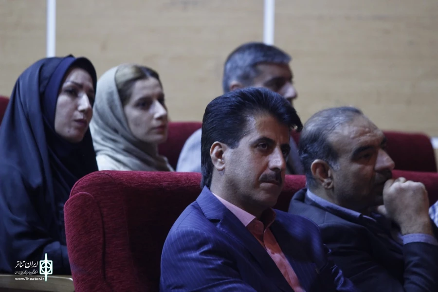 نشست هم اندیشی هنرمندان تئاتر استان ایلام
