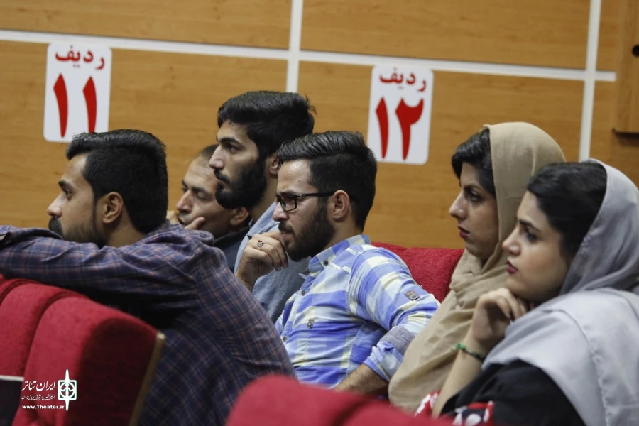 نشست هم اندیشی هنرمندان تئاتر استان ایلام