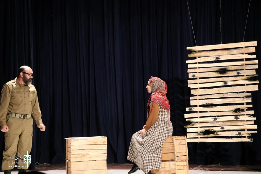 نمایش «تکه های سنگین سرب»