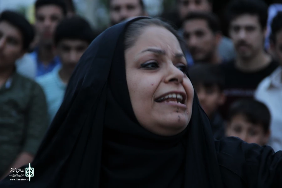 نمایش "زیر پوست عشق"