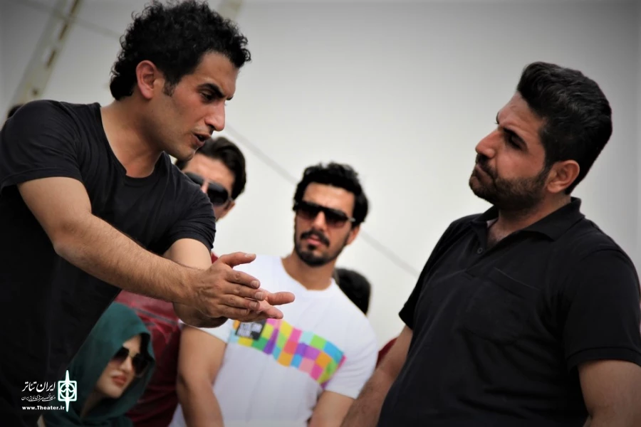 نمایش "دری به سوی آسمان"