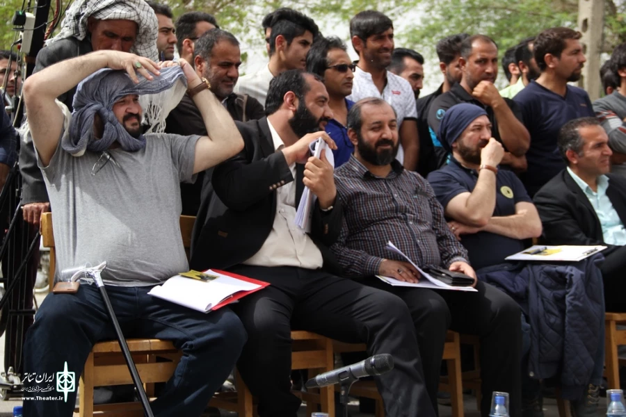 نمایش "دری به سوی آسمان"