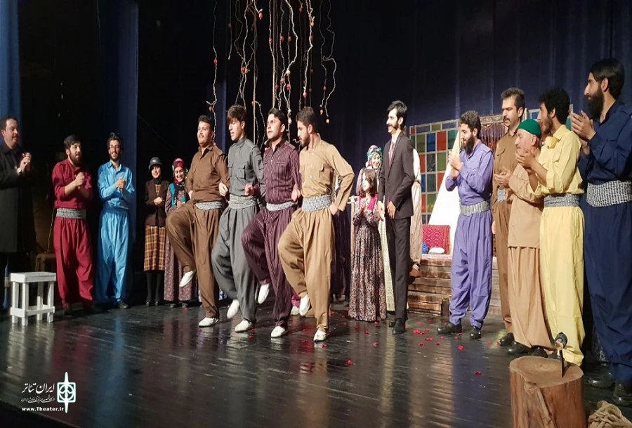 گزارش اجرای نمایش رسم عاشقی آب ها در جشنواره فجر 2