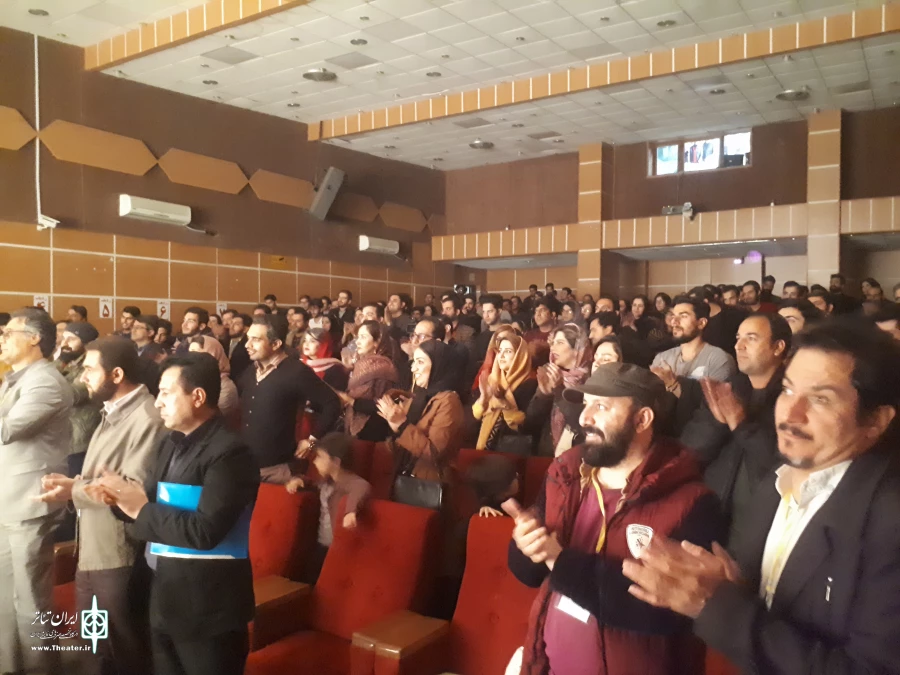 گزارش تصویری اولین روز از سی و سومین جشنواره تئاتر ایلام