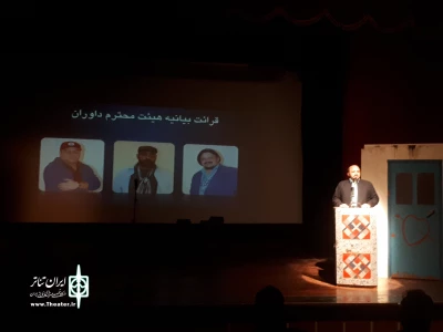 سامان خلیلیان داور  سی و سومین جشنواره تئاتر ایلام مطرح کرد:

لزوم توجه به فضاسازی و ویژگی های بصری در عرصه هنرهای نمایشی