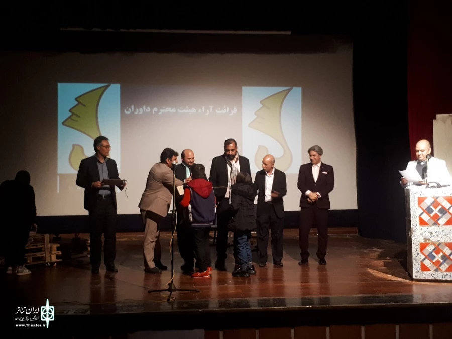 گزارش تصویری آیین اختتامیه سی و سومین جشنواره تئاتر استان ایلام