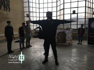 اجرای نمایش چیز میز در ایلام در قالب جشنواره تئاتر خیابانی مریوان 2