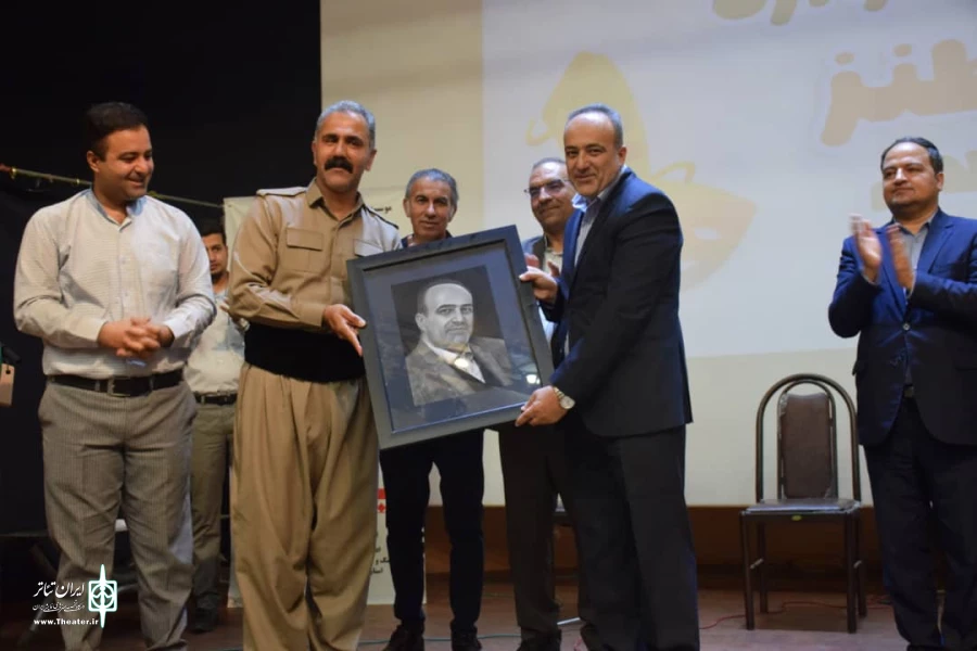 اولین جشنواره تئاتر طنز استان به پایان رسید  9